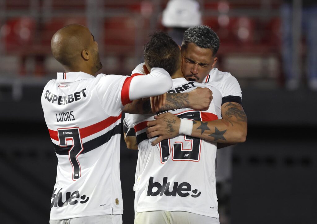 São Paulo x Goiás: Domínio Tricolor e Expulsão Decisiva nas Oitavas da Copa do Brasil